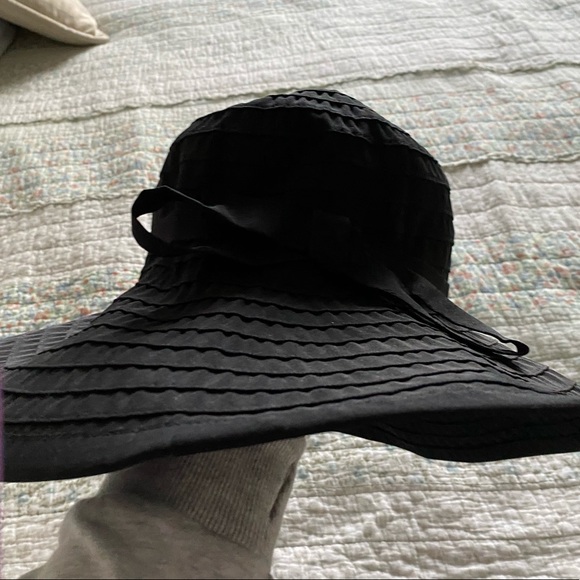 Gorgeous black sun ☀️ hat - Picture 2 of 5